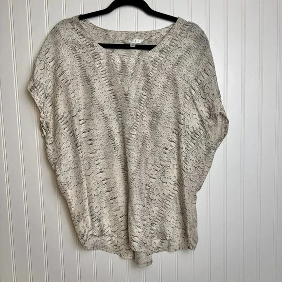 Cabi silk oversized short sleeve blouse size medium B45 - Picture 1 of 5